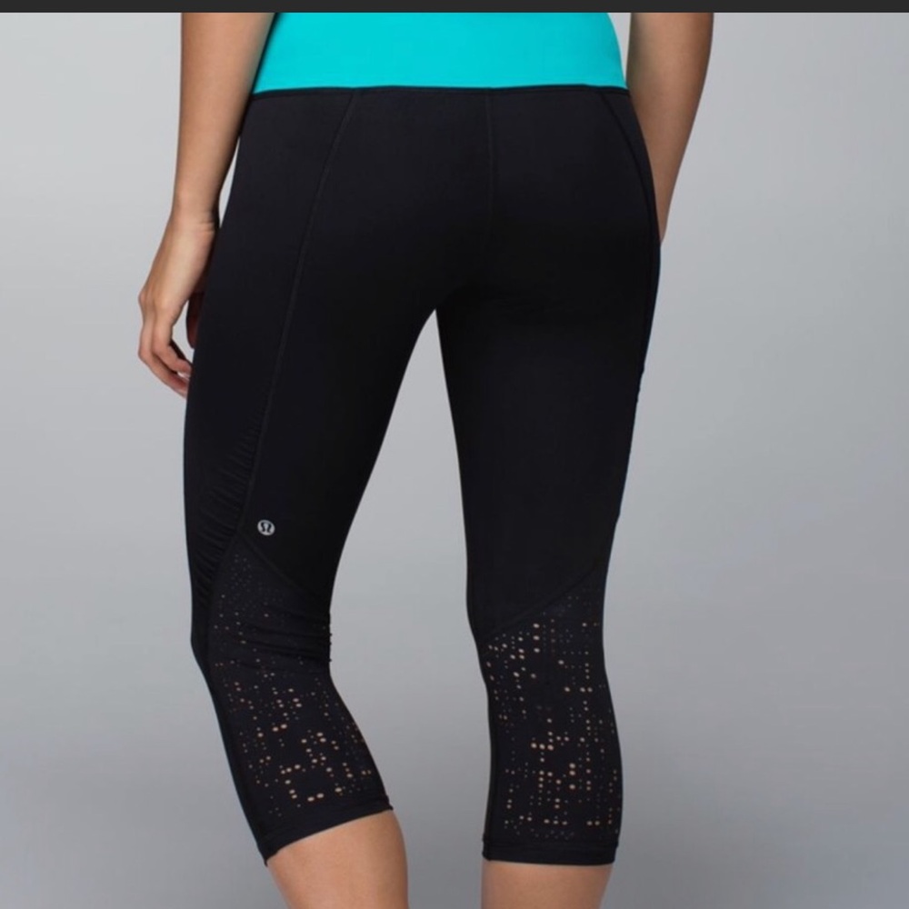 Lululemon Water Bound Crop. Size 4.
